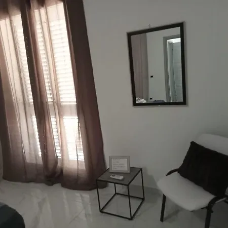 펜션 Ettore Casa Vacanze 코미소